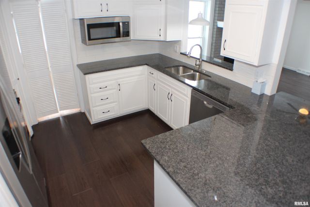 1611 COFFELT Avenue, Davenport, IL 52803