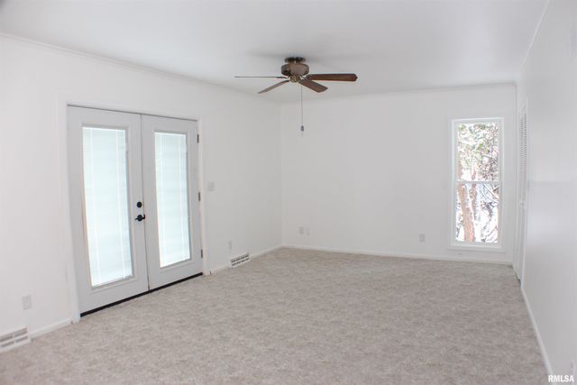 1611 COFFELT Avenue, Davenport, IL 52803