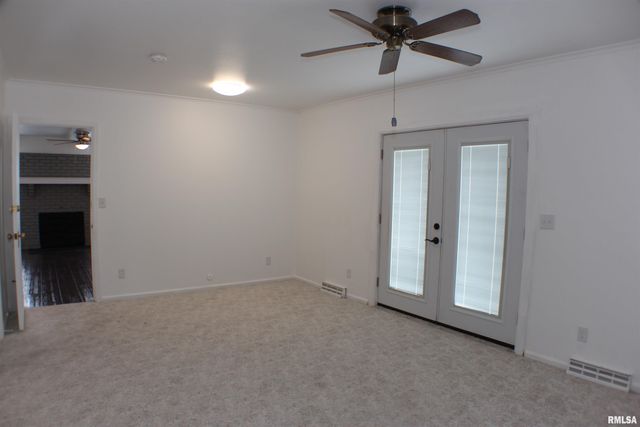 1611 COFFELT Avenue, Davenport, IL 52803