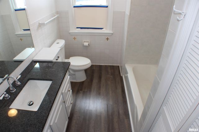 1611 COFFELT Avenue, Davenport, IL 52803