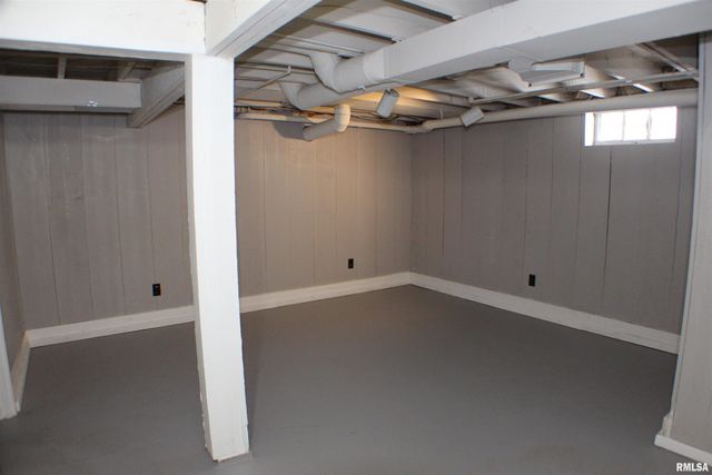 1611 COFFELT Avenue, Davenport, IL 52803