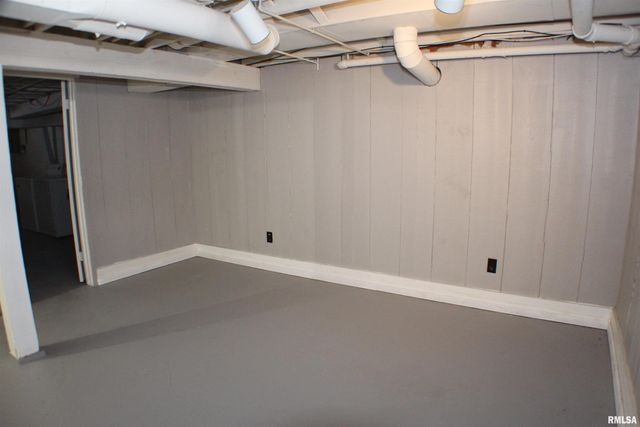 1611 COFFELT Avenue, Davenport, IL 52803