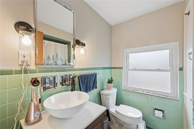 2039 Outlook Dr, Penn Hills, PA 15147