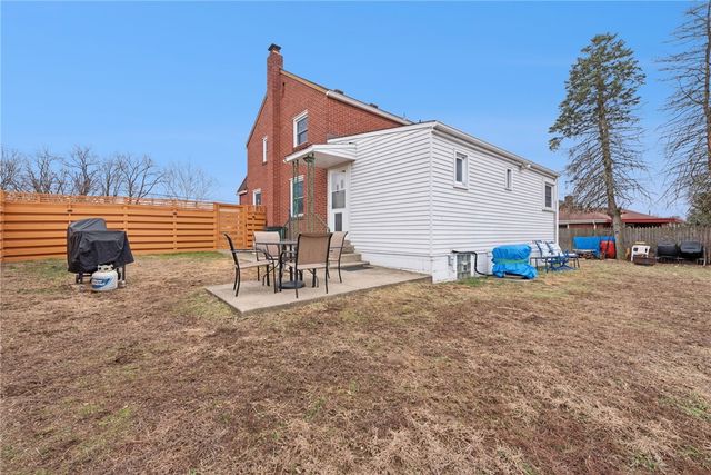 2039 Outlook Dr, Penn Hills, PA 15147