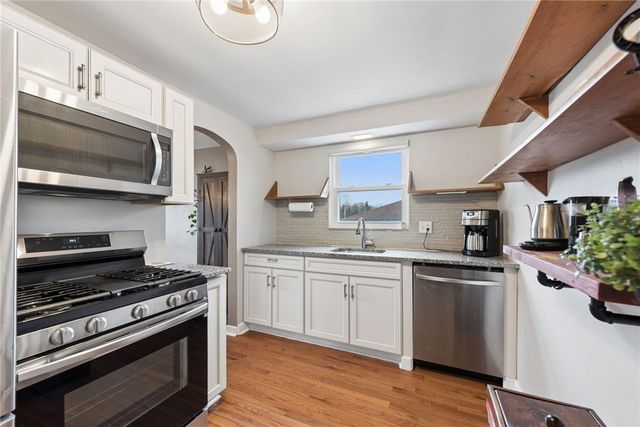 2039 Outlook Dr, Penn Hills, PA 15147