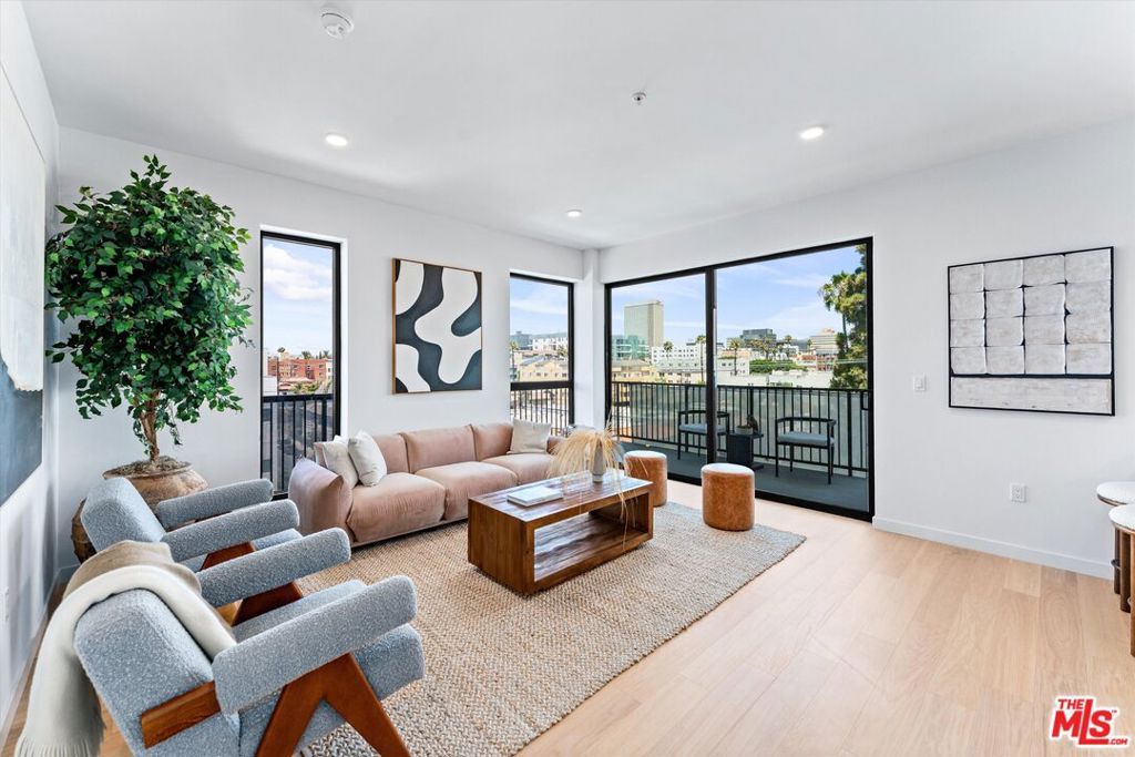 904 S New Hampshire Avenue 310, Los Angeles, CA 90006 — photo 3