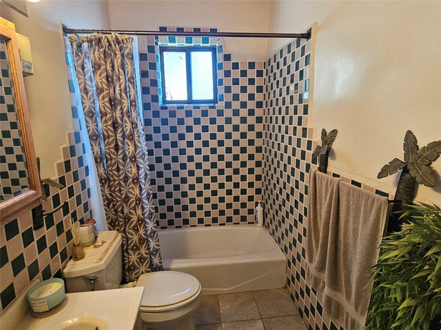 153 Vista Del Norte, Santa Fe, NM 87507