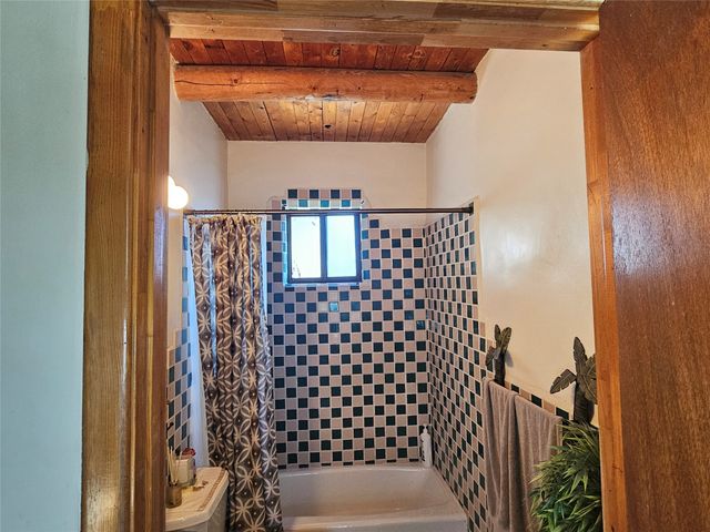 153 Vista Del Norte, Santa Fe, NM 87507
