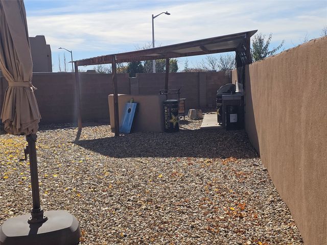 153 Vista Del Norte, Santa Fe, NM 87507