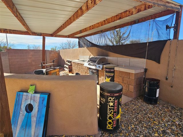 153 Vista Del Norte, Santa Fe, NM 87507