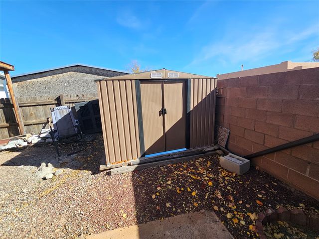 153 Vista Del Norte, Santa Fe, NM 87507