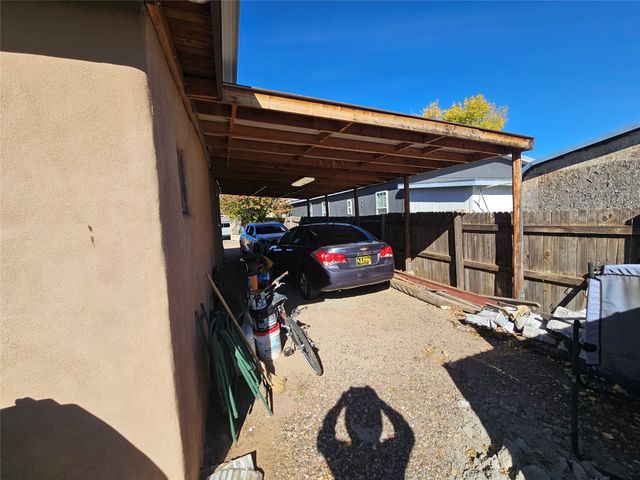 153 Vista Del Norte, Santa Fe, NM 87507