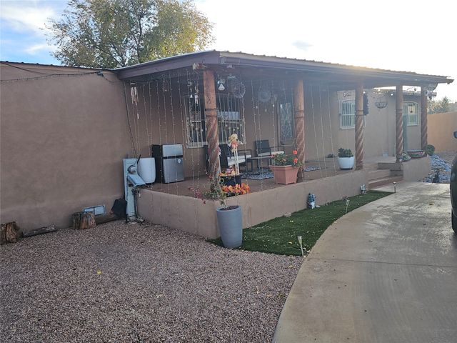 153 Vista Del Norte, Santa Fe, NM 87507