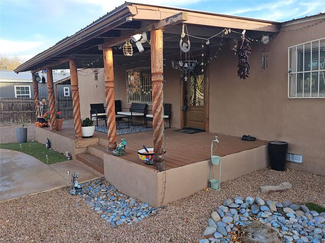 153 Vista Del Norte, Santa Fe, NM 87507