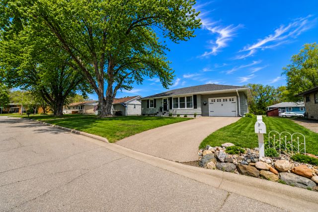 212 Sunset Drive, Jordan, MN 55352