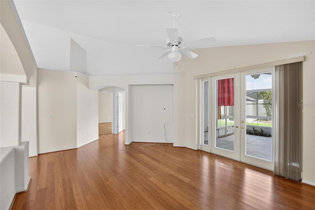 Image 24 of property listing at 10122 SOMERSBY DRIVE, Riverview, FL 33578