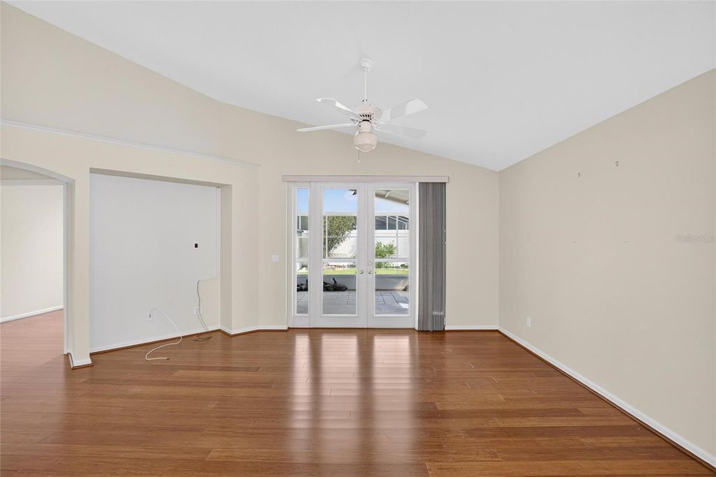 Image 26 of property listing at 10122 SOMERSBY DRIVE, Riverview, FL 33578