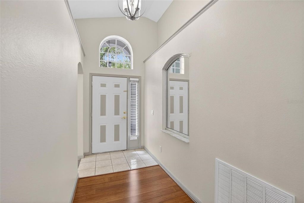 Image 4 of property listing at 10122 SOMERSBY DRIVE, Riverview, FL 33578