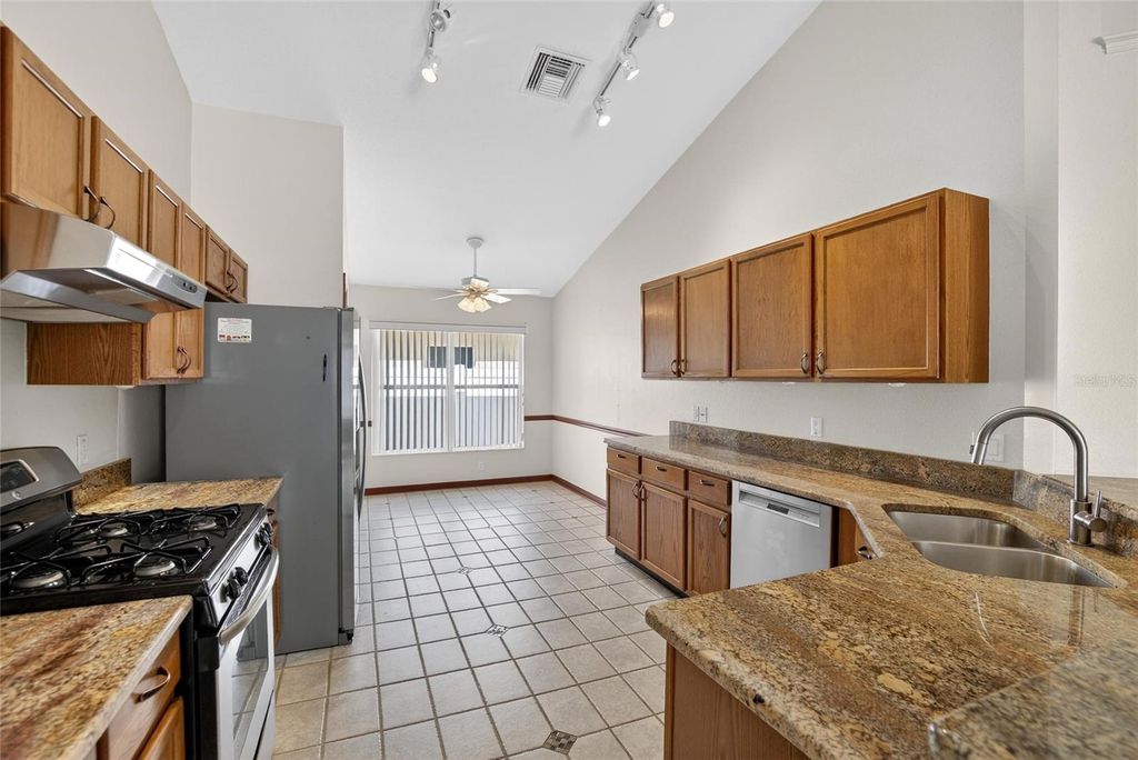 Image 31 of property listing at 10122 SOMERSBY DRIVE, Riverview, FL 33578