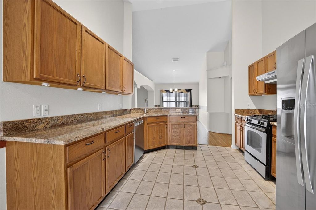 Image 34 of property listing at 10122 SOMERSBY DRIVE, Riverview, FL 33578