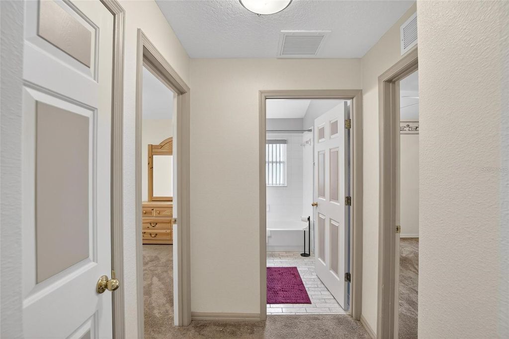 Image 5 of property listing at 10122 SOMERSBY DRIVE, Riverview, FL 33578