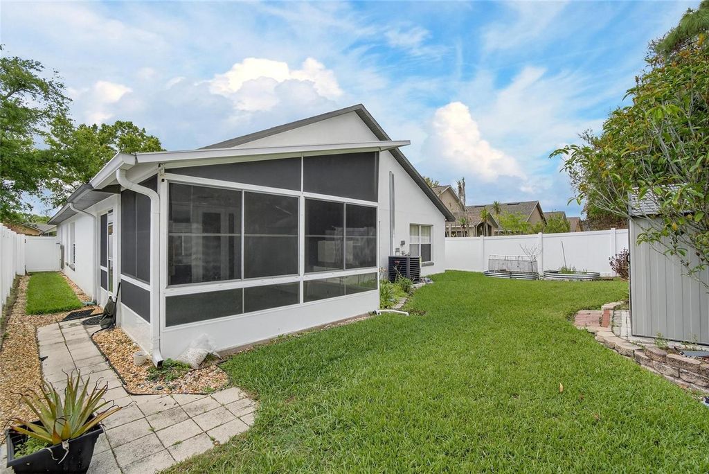 Image 41 of property listing at 10122 SOMERSBY DRIVE, Riverview, FL 33578