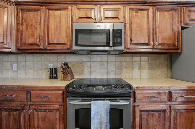 17036 Hardwood Place, Edmond, OK 73012