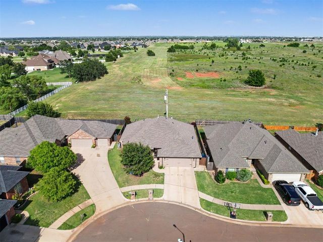 17036 Hardwood Place, Edmond, OK 73012