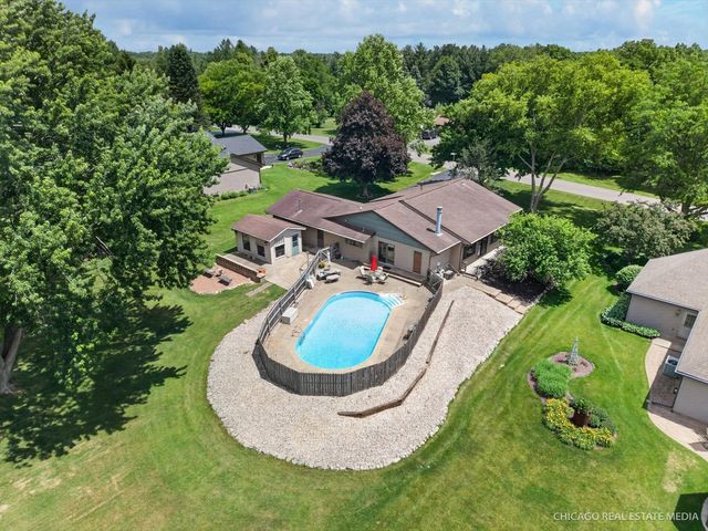 10062 Jesters Row, Roscoe, IL 61073