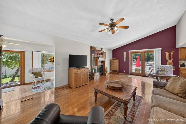10062 Jesters Row, Roscoe, IL 61073