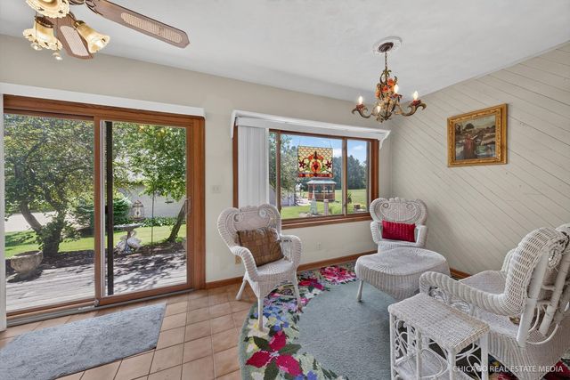 10062 Jesters Row, Roscoe, IL 61073