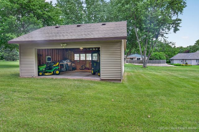 10062 Jesters Row, Roscoe, IL 61073