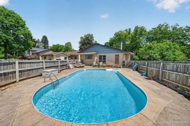 10062 Jesters Row, Roscoe, IL 61073