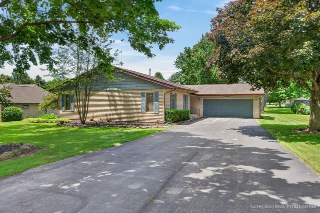 10062 Jesters Row, Roscoe, IL 61073