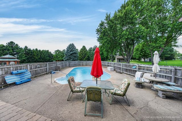 10062 Jesters Row, Roscoe, IL 61073
