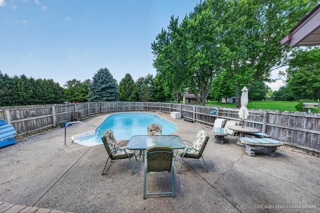 10062 Jesters Row, Roscoe, IL 61073