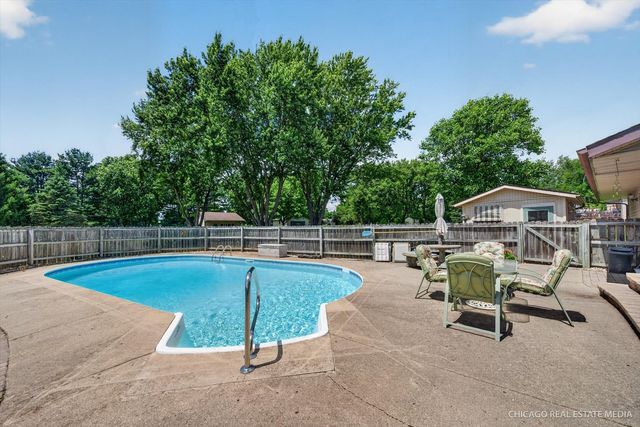 10062 Jesters Row, Roscoe, IL 61073