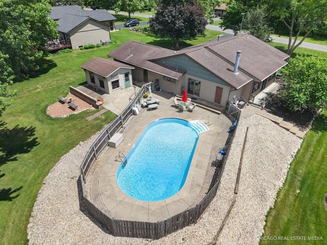 10062 Jesters Row, Roscoe, IL 61073
