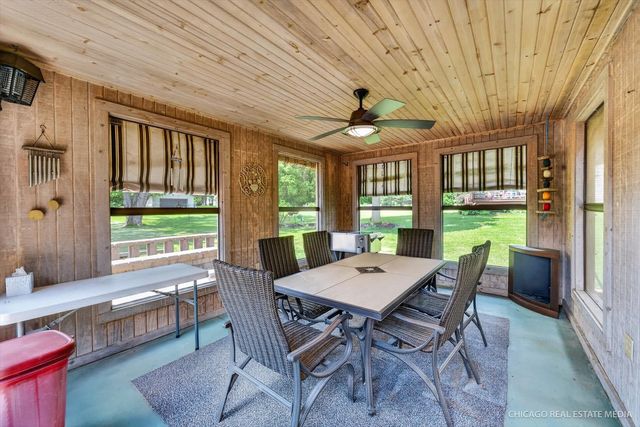 10062 Jesters Row, Roscoe, IL 61073