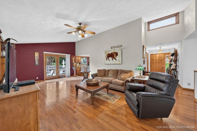 10062 Jesters Row, Roscoe, IL 61073