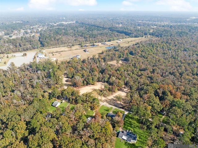 8148 Washington Ln, Central, LA 70739