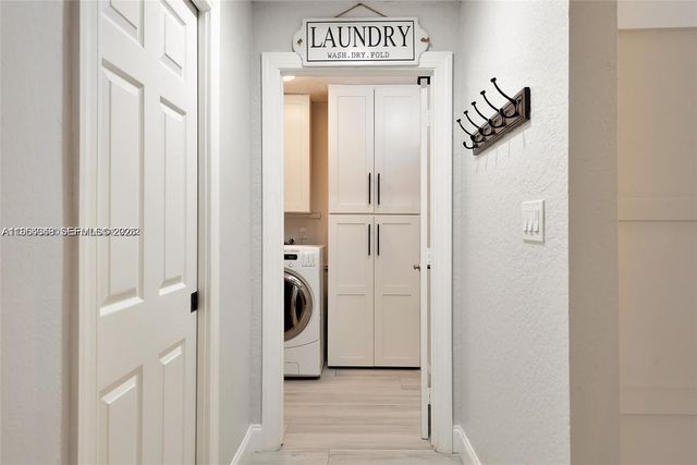 1800 Water Ridge Dr, Weston, FL 33326