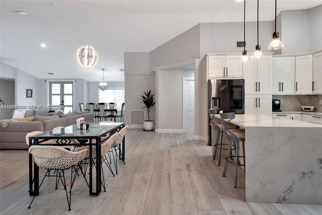 1800 Water Ridge Dr, Weston, FL 33326