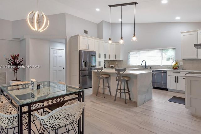 1800 Water Ridge Dr, Weston, FL 33326