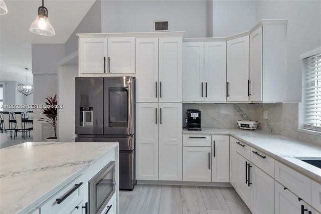 1800 Water Ridge Dr, Weston, FL 33326