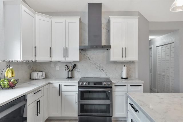 1800 Water Ridge Dr, Weston, FL 33326