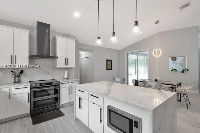 1800 Water Ridge Dr, Weston, FL 33326