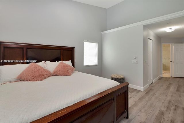 1800 Water Ridge Dr, Weston, FL 33326