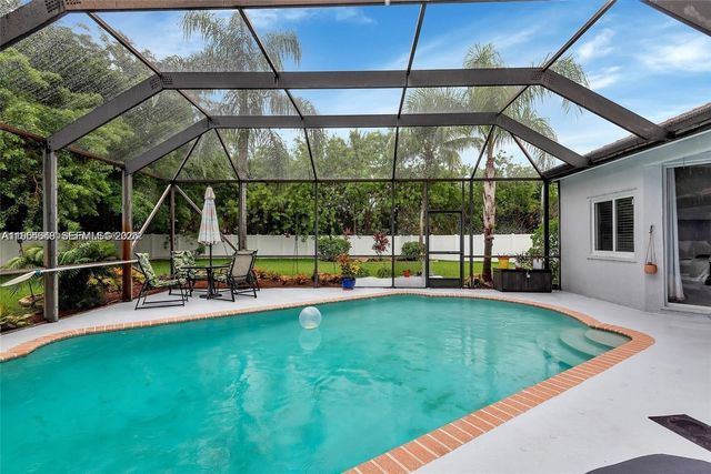 1800 Water Ridge Dr, Weston, FL 33326