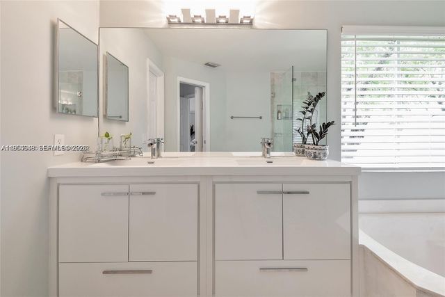 1800 Water Ridge Dr, Weston, FL 33326